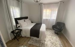 Charming Executive Studio, Solar power, WiFi