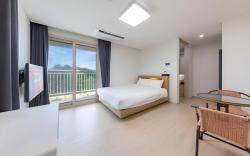 Yangyang E7 Ocean Stay