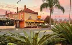 Grand Old Crow Hotel