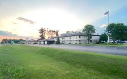 UNIVERSITY INN & SUITES