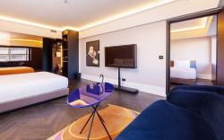 Cardo Brussels, Autograph Collection