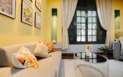 old quarter .duplex 3beds  big window street view