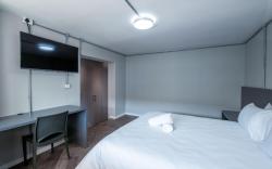 Inn & Out Plus Rosebank 