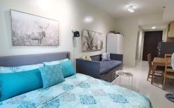 Chic and Sleek Studio at Brenthill Condominium 