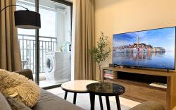 SOHO City View 2BR 1BA Near Bui Vien D1