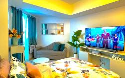 Tropical Bloom Suite