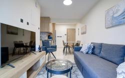 Downtown 1bedroom Apartment Steps from the Sea