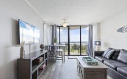 Spectacular Oceanfront Condo at Meridian Plaza