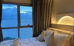 Panoramic Seaview 2BR Near Airport Facing the Bay