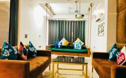 Pvt theater screen 2BHK, family Friendly by instay