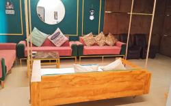 Instay 2. 2bhk pvt theater screen, family, friends