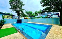 Lions Den Resort