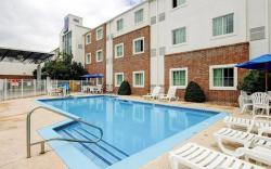 Super 8 by Wyndham Aurora East