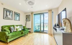 Upscale Riverfront 1BR Flat, Prestigious Battersea