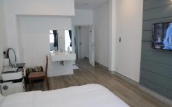 Private room 00118B ( One bedroom & ONE bathroom)