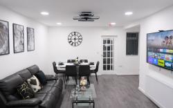 3 Bed Semi - Sky n Netflix - Stadium & Attractions