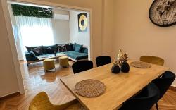 Grandeur in Kolonaki: Aristocratic 2-Bed Retreat