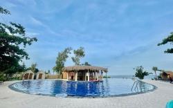 Beach,pool wifi near airport