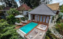 Hanging Gardens Villa by Evdekimi