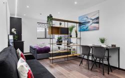 Bright Studio Retreat in Golders Green