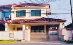 Spacious Semi-D Homestay (Taman Terus)