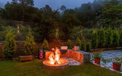 Alaya Stays 4BHK Pvt  Pool & Garden - Pine Melody
