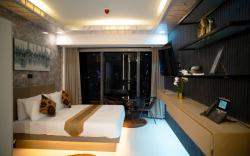 Wow! Lavish Apartment Aeon tower / Pool/ Gym/Mall