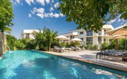 Bayview Beachfront Apartments- in town right on the beach