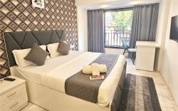 Astha Kandivali Service Apartment