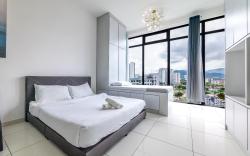 #12Georgetown Luxury Suite with Rooftop Pool