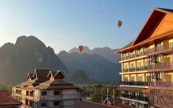 Vang Vieng Golden Dragon House