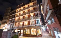 Hotel Triratna