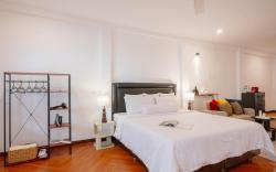Luxury Studio @ Center of City Center!3