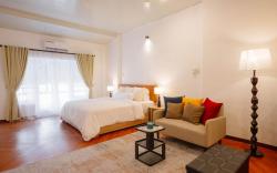 Luxury Studio @ CBD Center of City Center CBD!