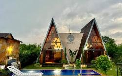 ELIVAAS 4 BHK With Pool & Hall -Oakwood Cottages