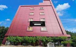 Super Townhouse Gachibowli Near Gopichand Academy