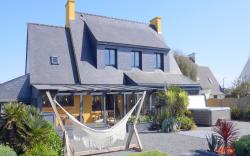 Holiday Home in Guisseny with Jacuzzi  Beach
