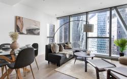 Chic 2BR Apt Opposite Southern Cross, City Views
