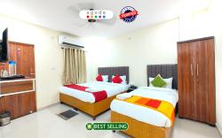 Hotel Kashi Grand Inn ! Varanasi - Best location Near Shree Kashi Viswanath Temple and Ganga Arti Da