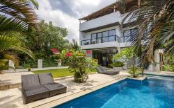 Deluxe Apartment, 75 m from Balian Surf Spot
