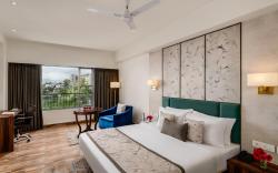 Voyage Milestone Hotel & Banquet