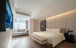 Atour Hotel Dalian Donggang Business District Gangwan Plaza