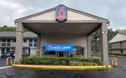 Studio 6 Suites Charlotte, NC-Northlake