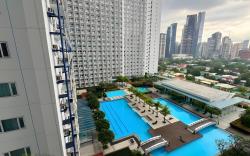 1 BR Cozy Facing Pool Makati