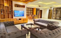 The Crown: A Pinnacle of Luxury