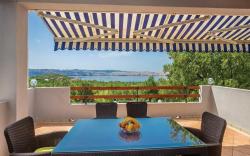 Apartments Paola - Two Bedroom Apartment with Terrace and Sea view