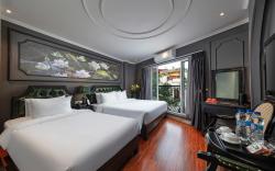 Madelise Stardust Hotel & Travel