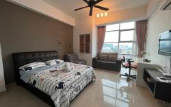 Studio#18 Above Mall | 2min to LRT@ SS15 Courtyard