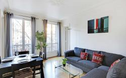 Experience the Parisian Lifestyle 2BR near Porte Maillot