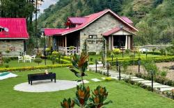 River Side Cottage With Private Lawn